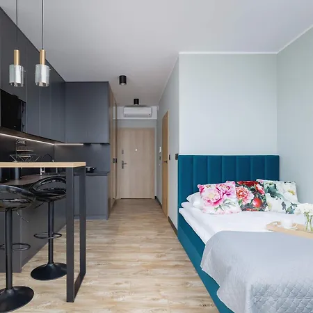 Stylish Air-conditioned On The 25th Floor In By Renters דירה קטוביץ