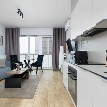 Апартаменты Stylish Air-conditioned On The 25th Floor In By Renters